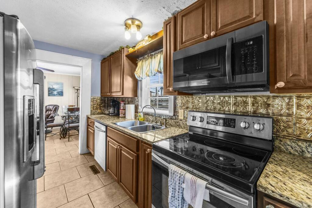 Dazzling Centrally Located Ocean View W 2 Kings, Huge Private Yard, 2 Decks, Firepit, Bbq Myrtle Beach Exterior photo